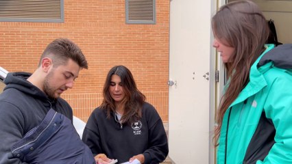 Andrea y María José, las jóvenes que apoyan a los afectados por la DANA- "Esto debería hacerlo el Gobierno"