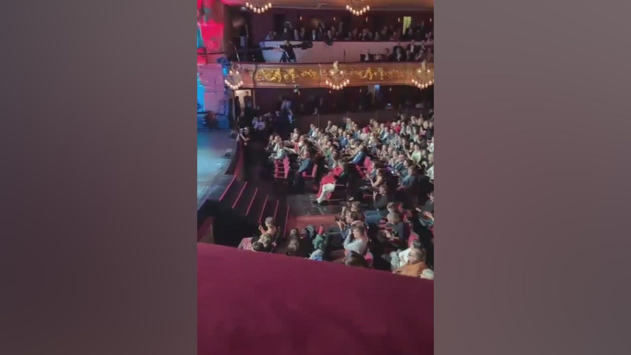 La reacción de Broncano a la actuación de Los Chichos en los Premios Ondas