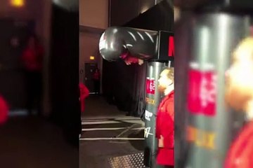 Los fans tienen la oportunidad de 'pegarle' a la cabeza de un Jake Paul