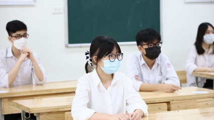 Xem xét thời gian công bố môn thứ ba thi lớp 10