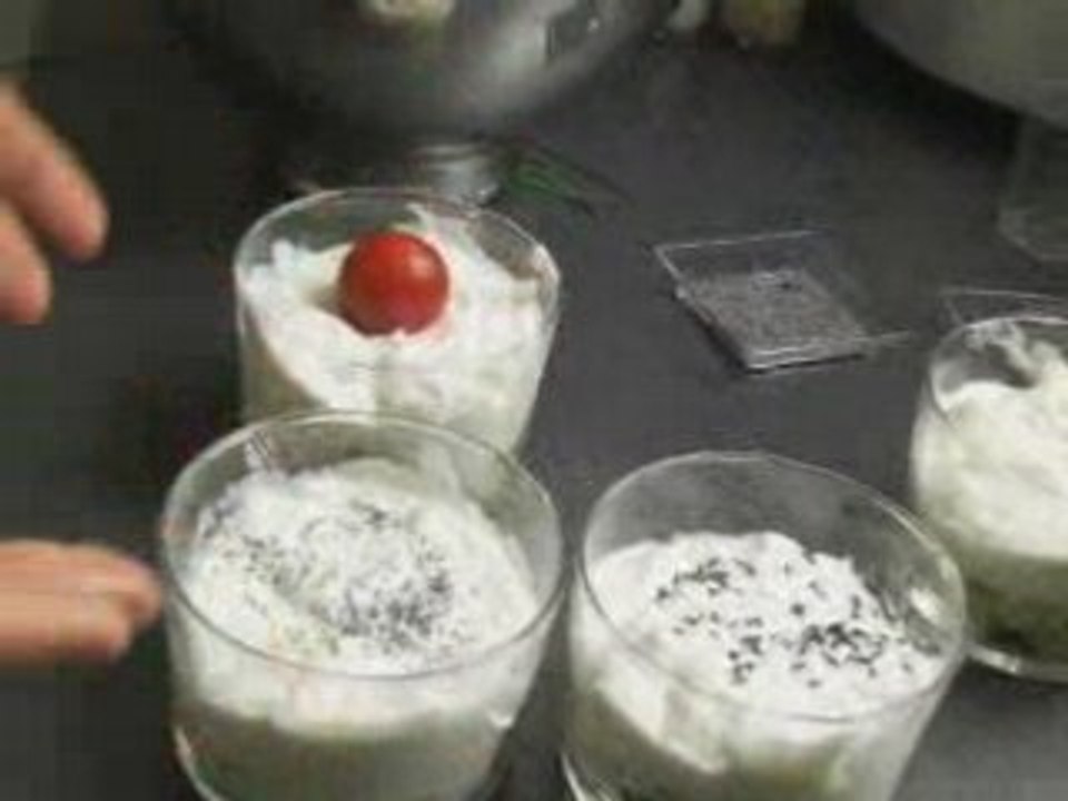 Cheesecake de fromage frais aux herbes et au concombre