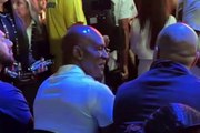 Evander Holyfield brilló con luz propia en el pesaje de Tyson vs Paul