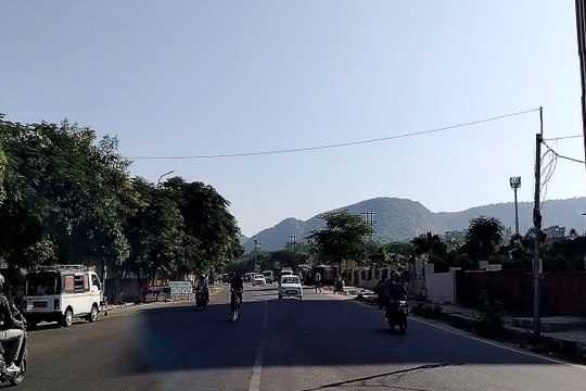 Jaipur Weather : जयपुर में गुलाबी ठंडक, पूर्वी व सीमांत जिलों में तेज सर्दी का दौर