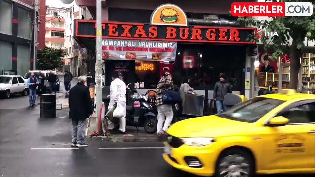 Sokakta Oğlunu Bastonla Döven Baba Gözaltına Alındı