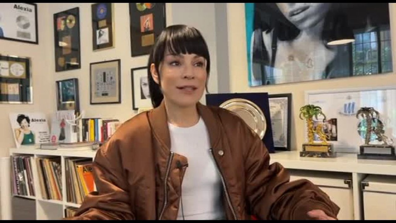 Il travolgente pop anni '90 di Alexia in "I feel feelings"