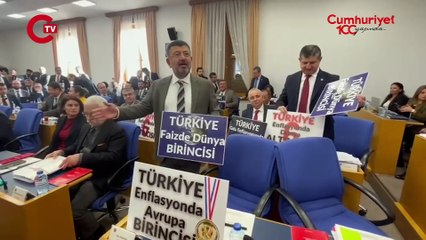 Hazine ve Maliye Bakanı Mehmet Şimşek'e bütçe görüşmelerinde protesto