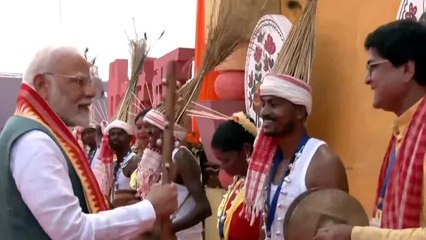 पीएम मोदी पहुंचे बिहार के जमुई, 6,640 करोड़ रुपये की परियोजनाओं का किया उद्घाटन