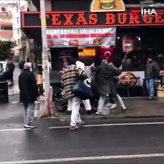 Çıkan Kavgada Baba Oğlunu Sakinleştirmek İçin Bastonla Dövdü!