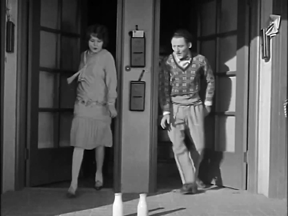 Movie Mania (1928)  - Full movie - Izzie and Lizzie - Comedy,  Short, Silent Film