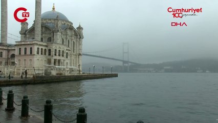 İstanbul Boğazı'nda sis: Köprüler görünmüyor!
