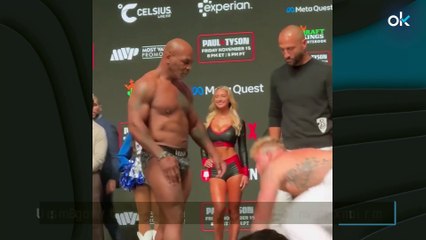 Mike Tyson le cruza la cara a Jake Paul en el pesaje