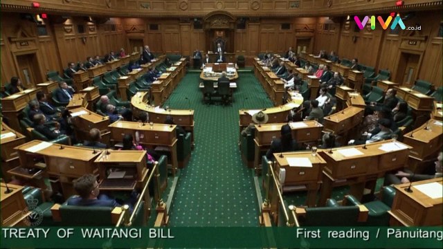 Gedung Parlemen BANJIR Protes! Anggota Dewan Robek RUU