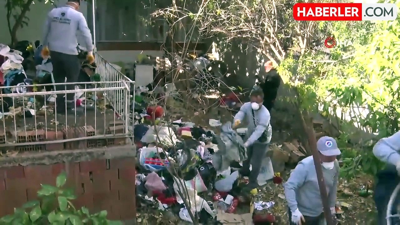 Antalya'da Çöp Dolu Ev Temizlendi: 3 Kamyon Çöp Çıkarıldı