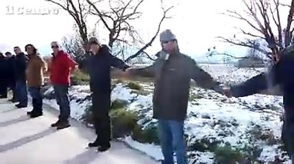 Fucino, guard-rail umano contro le vittime del canale