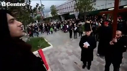 Pescara, quando la Via Crucis diventa un Flash mob