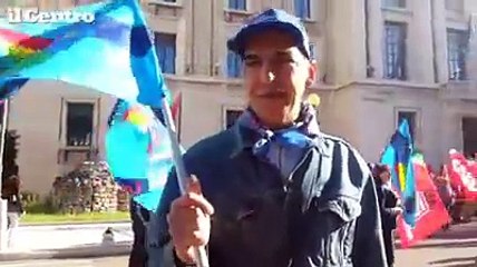 In piazza a Pescara per il lavoro, le voci della protesta: l'Italcementi di Scafa