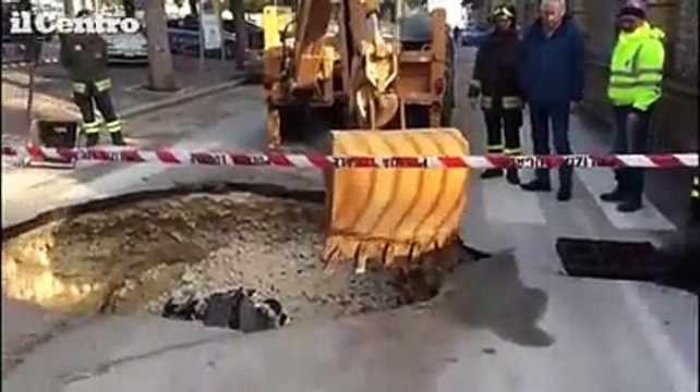 Chieti, si apre un'altra voragine in centro