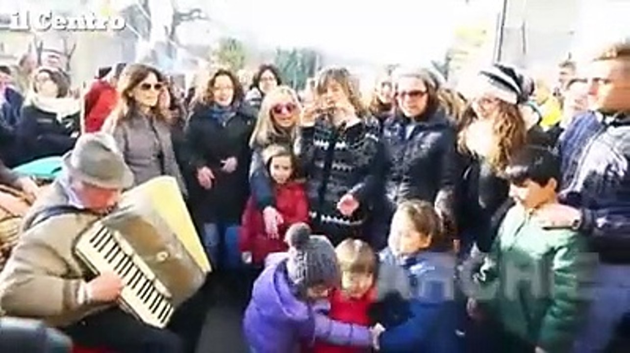 Abruzzo, lo spettacolo del fuoco alle Farchie per Sant'Antonio