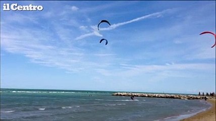 Kytesurf sulla spiaggia di Pescara