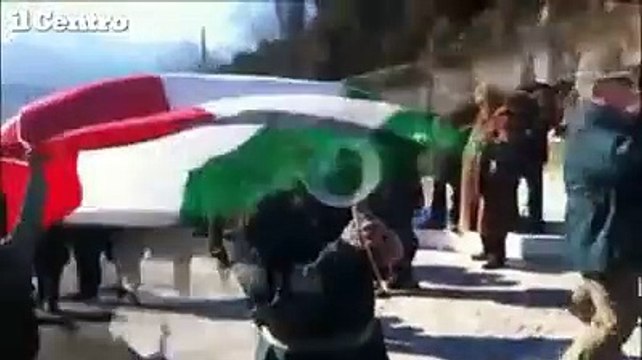 Migliaia di alpini sfilano a Isola del Gran Sasso