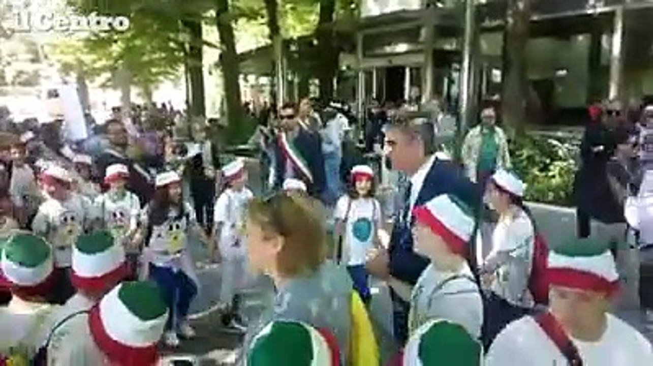 Energiochi, tremila ragazzi a Chieti. E D'Alfonso fa il girotondo coi bambini