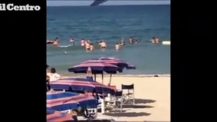 Yacht in fiamme in Adriatico, la colonna di fumo in mare