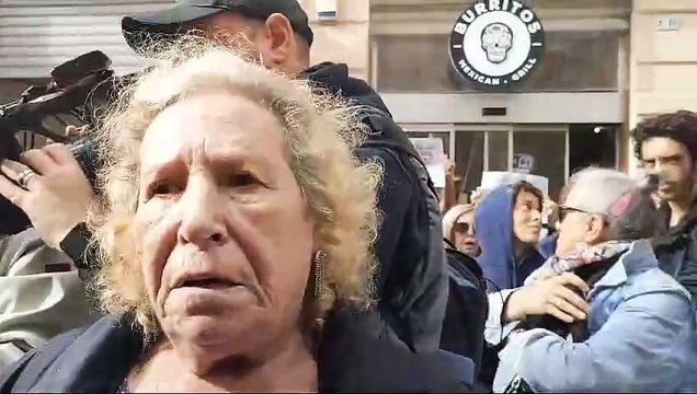 Mazón assassí : protestes davant les Corts per a demanar la dimissió de Mazón