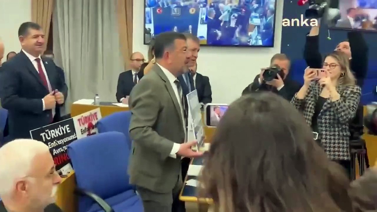 TBMM Plan ve Bütçe Komisyonu'nda Hazine ve Maliye Bakanlığı'nın bütçe  görüşmeleri, CHP’li milletvekillerinin protestosuyla başladı