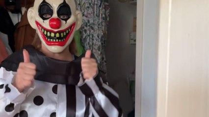 Girl’s plan to scare her boyfriend in clown costume ends in laughter