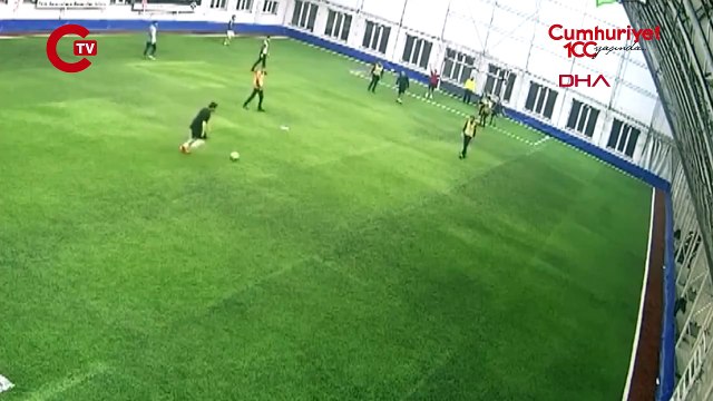 Halı saha maçında kalp krizi geçiren 18 yaşındaki Berat, hayatını kaybetti