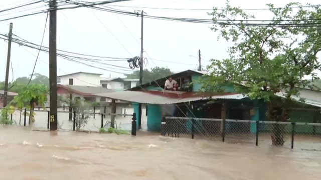 tn7-afectados-por-inundaciones-esperan-rescates-en-techos-151124