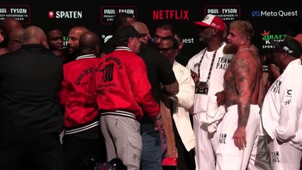 مايك تايسون يصفع جايك بول قبل نزالهما المرتقب