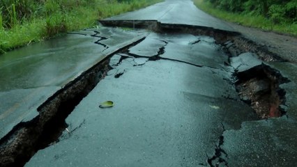 tn7-hundimiento-provocado-por-lluvias-inpide-acceso-a-puerto-jimenez-151124