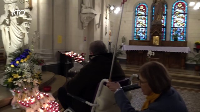 Notre-Dame de Paris : la statue de la Vierge en pèlerinage