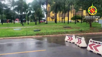 Policiais descartam ameaça de bomba em mala encontrada próxima à Câmara