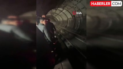 İstanbul'da Metro 5 Durağı Pas Geçti, Yolcular Raylarda Yürüdü