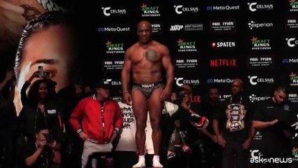 Lo schiaffo di Mike Tyson a Jake Paul a poche ore dall'incontro