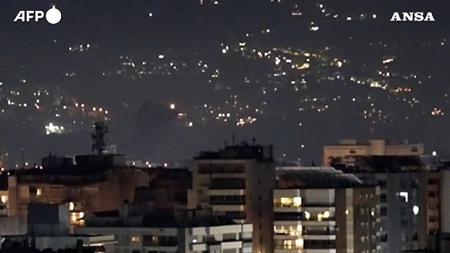 Libano, raid aerei israeliani sui sobborghi sud di Beirut