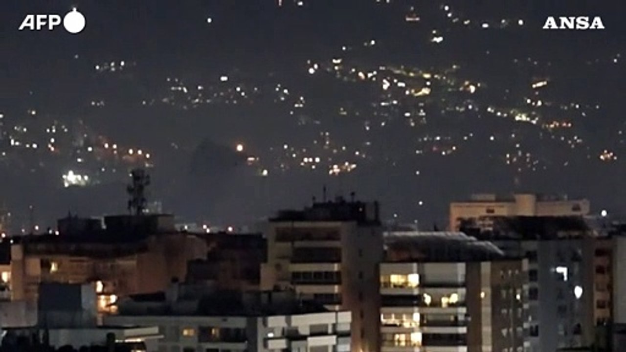 Libano, raid aerei israeliani sui sobborghi sud di Beirut