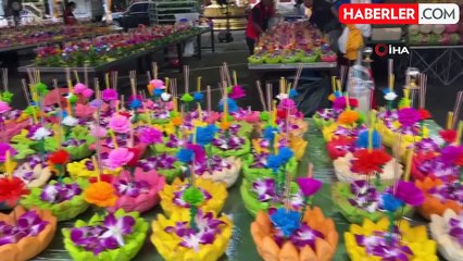 Tayland Yüzen Fener Festivali’yle Renklendi