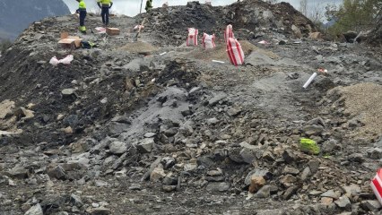 Nueva jornada de trabajos en la AP-66 tras el desprendimiento de rocas