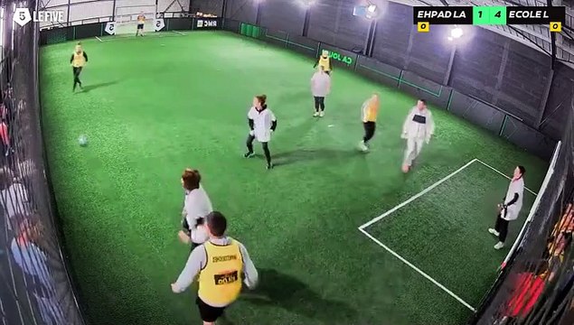 EHPAD LA FORET - ECOLE L ALLIANCE 15/11 à 20:01 - Football Terrain 2 (LeFive Challans)