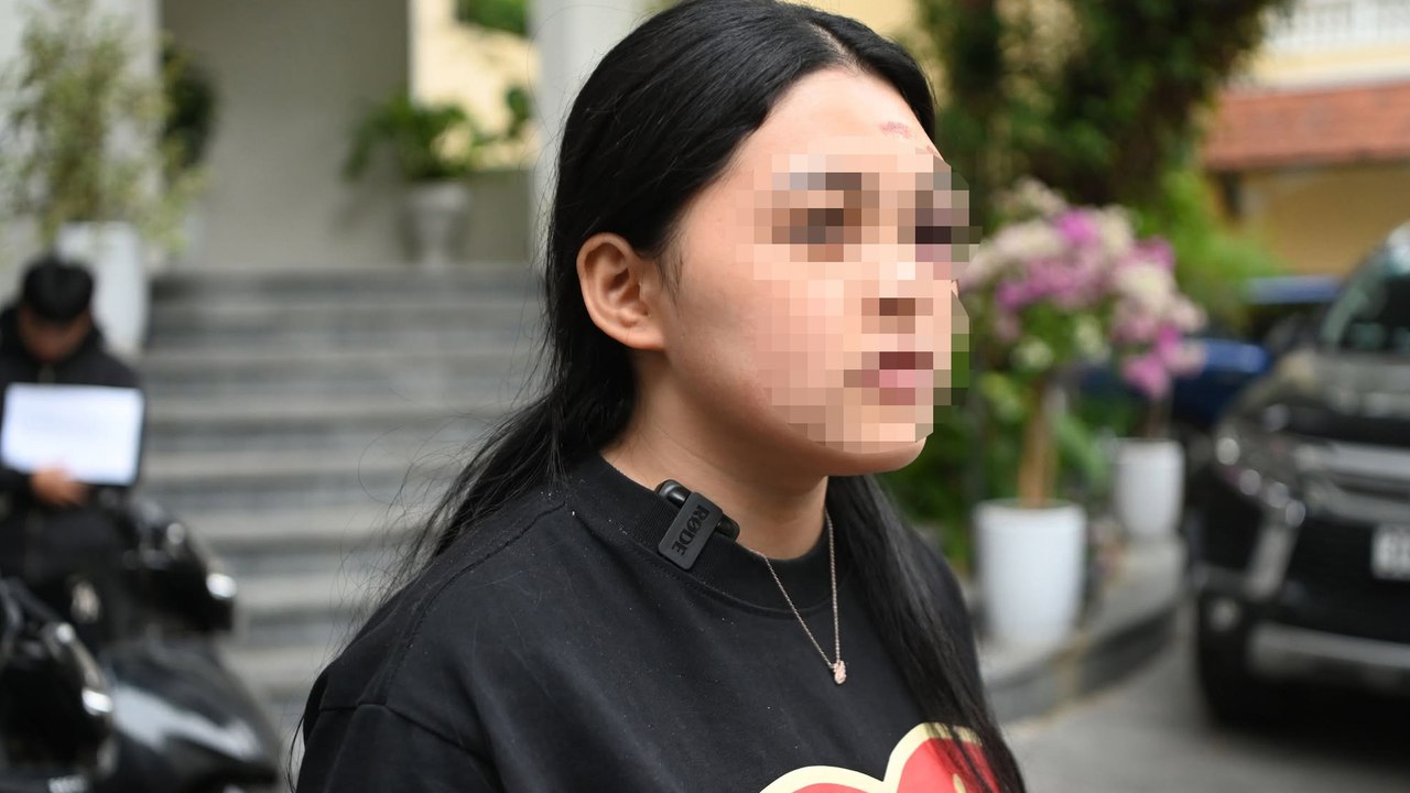 Vụ cô gái dừng đèn đỏ bị tông tử vong: Khởi tố nữ "quái xế" với 2 tội danh | VTC Now