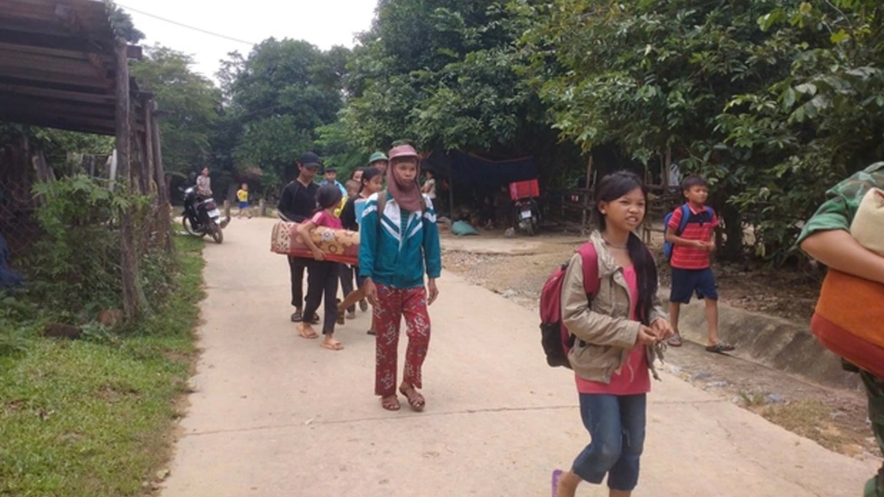 Vết nứt dài hơn 100m như "xé toạc" quả đồi, Quảng Bình ban bố tình trạng khẩn cấp tại bản Tân Ly