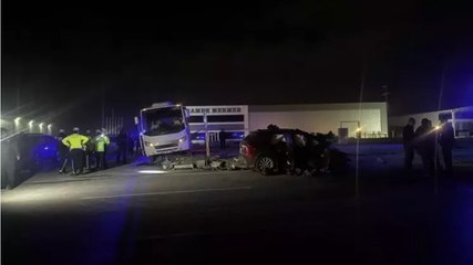 Polis minibüsü ile otomobil çarpıştı: 1 ölü, 11 yaralı