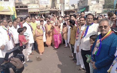 Video : वैदिक मंत्रोच्चार के साथ मन्दिर में विराजमान की प्रतिमा, शोभायात्रा का किया स्वागत