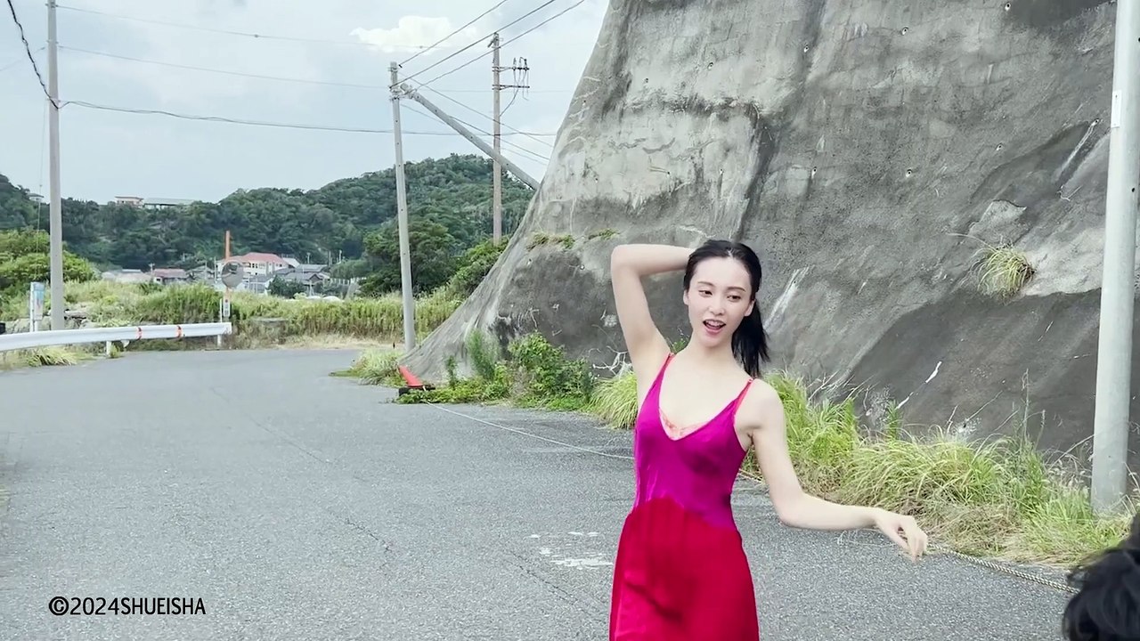 #山田愛奈何度もCMで見かけたあのコデビュー10周年の節目に デジタル写真集見つめてキャッツア...