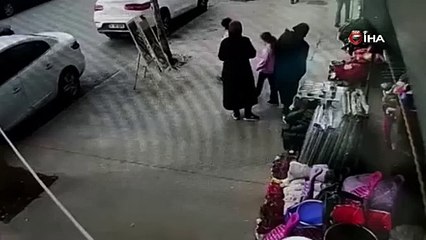 İstanbul'da aile boyu ''üç kuruşluk'' hırsızlıkta çetesinin ''marifetleri'' kamerada