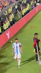 Paraguay fans threw bottles at Messi during the corner kick