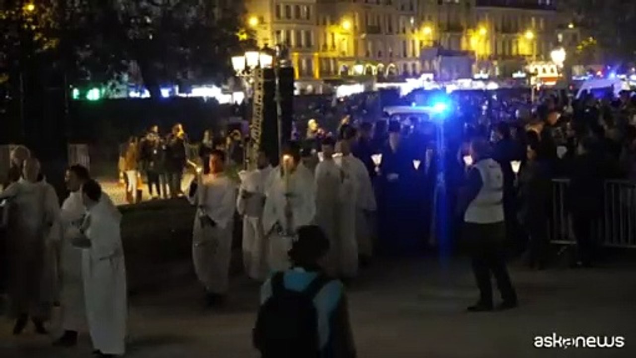 A Parigi la Vergine di Notre Dame ritrova il suo posto